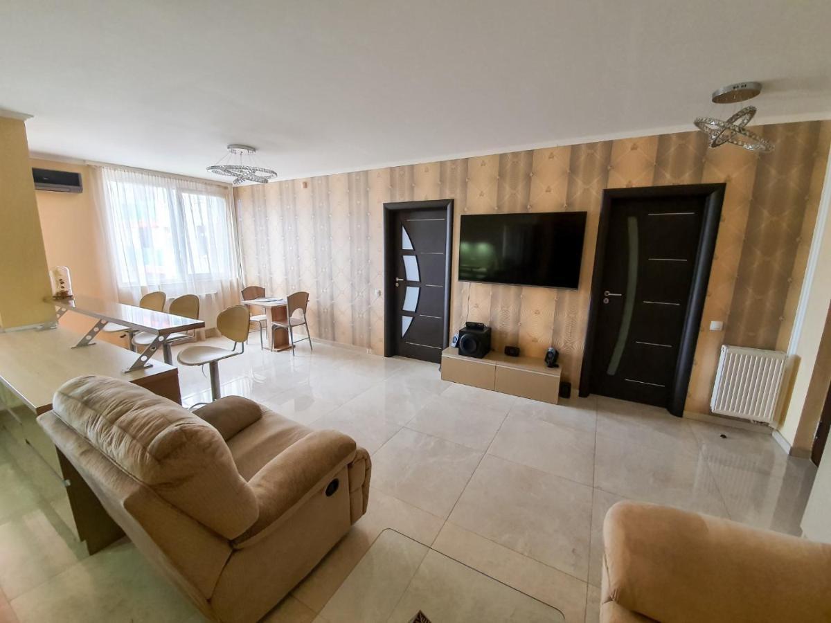 Royal Central Apartament Lägenhet Oradea Exteriör bild